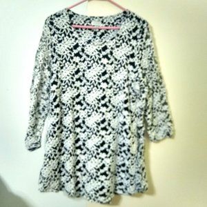 Avenue's Black Lace Long Sleeved Top with White Floral Designs (Size: 18-20)